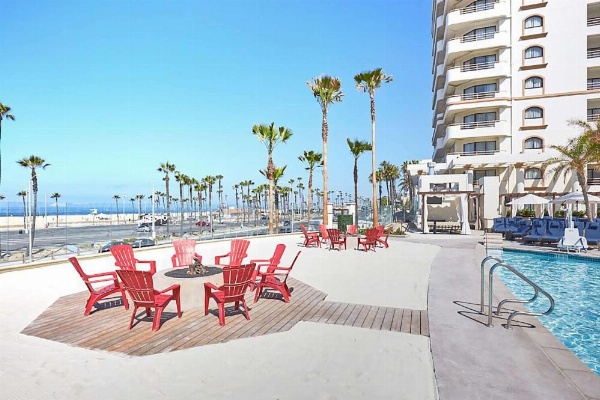 The Waterfront Beach Resort, A Hilton Hotel image 12