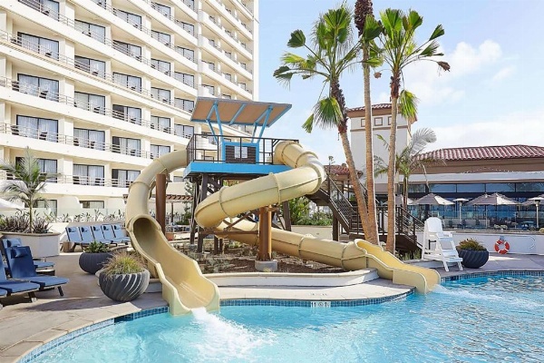 The Waterfront Beach Resort, A Hilton Hotel image 13