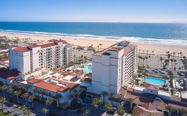 The Waterfront Beach Resort, A Hilton Hotel image 3