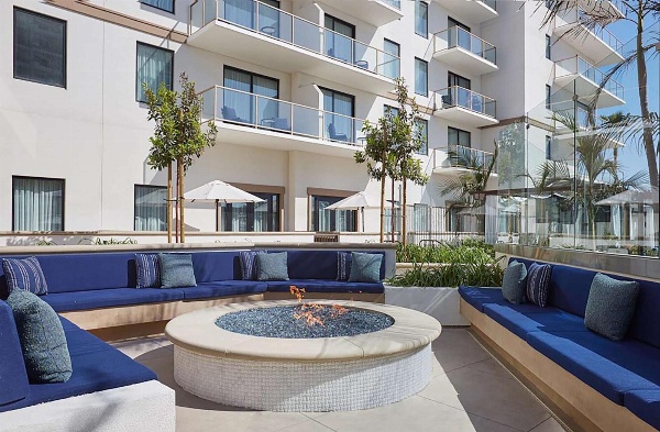 The Waterfront Beach Resort, A Hilton Hotel image 4
